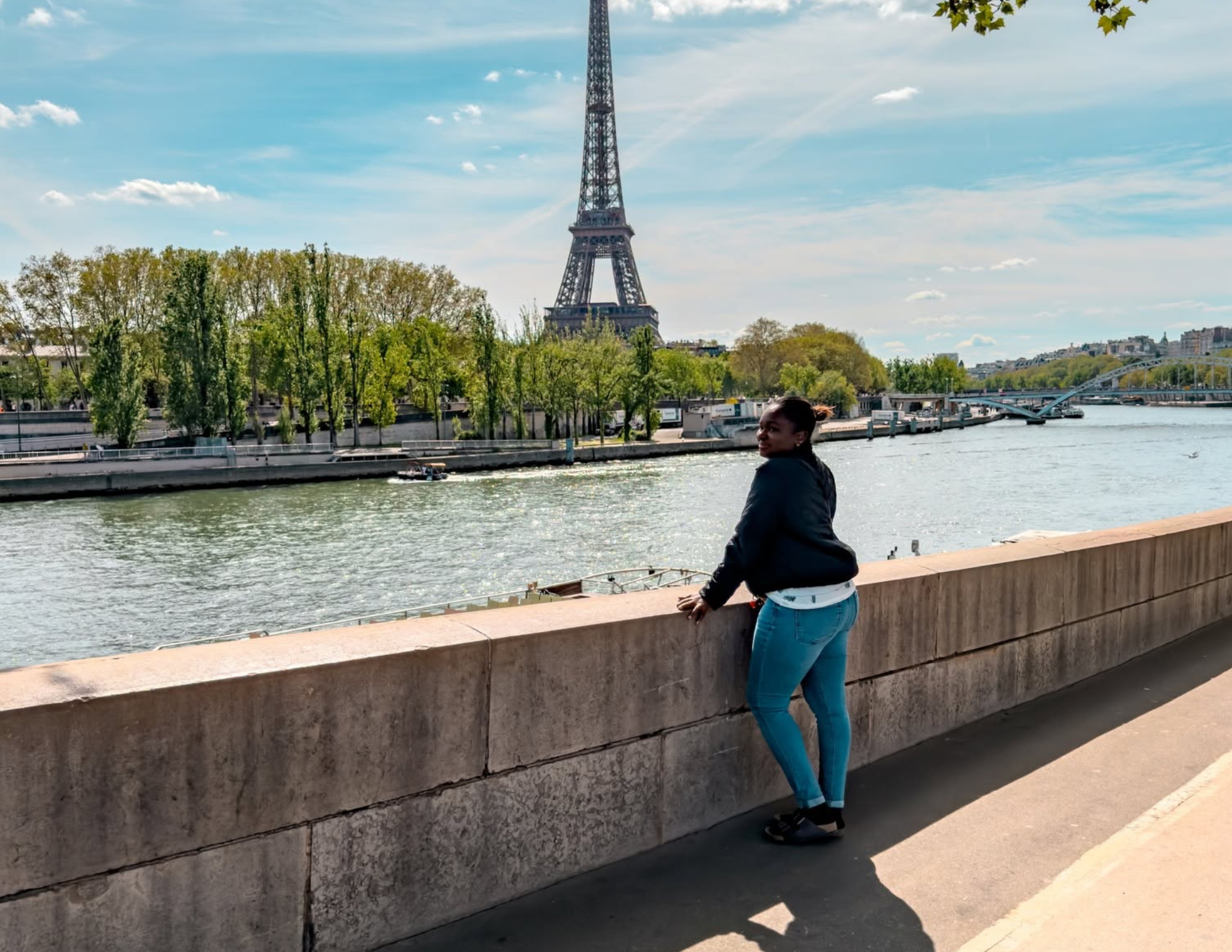 Paris Travel Guide (13).png
